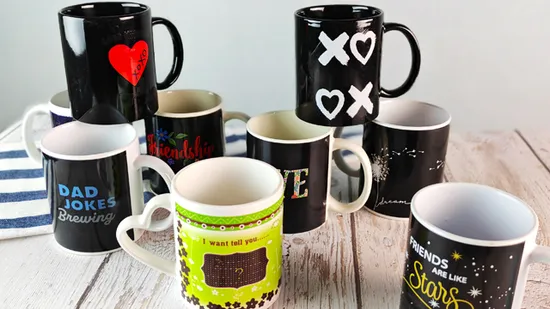 Tazza da caffè in ceramica sensibile al calore “Wake Up”.
